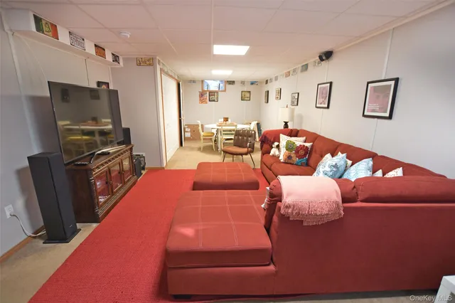 $849,999 | 64 Glen Road, Baiting Hollow, NY 11933