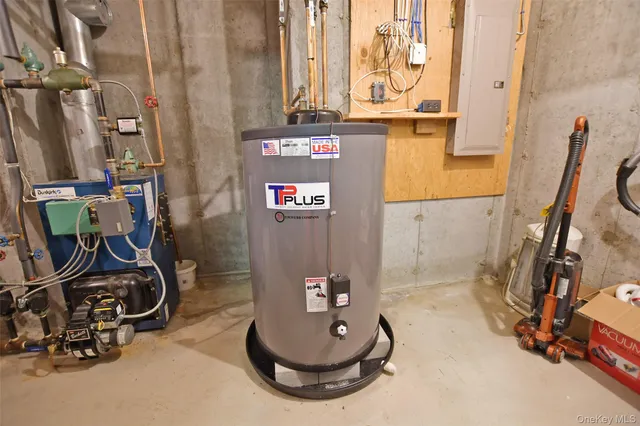 $849,999 | 64 Glen Road, Baiting Hollow, NY 11933