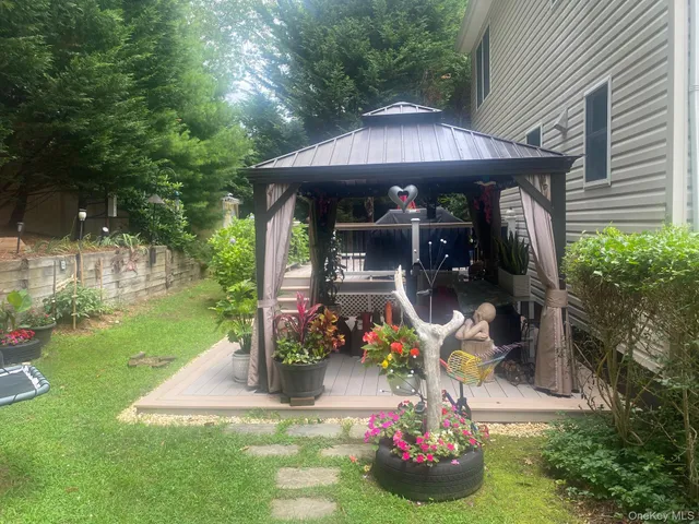 $849,999 | 64 Glen Road, Baiting Hollow, NY 11933