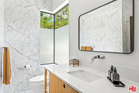 $5,395,000 | 28222 Via Acero, Malibu, CA 90265