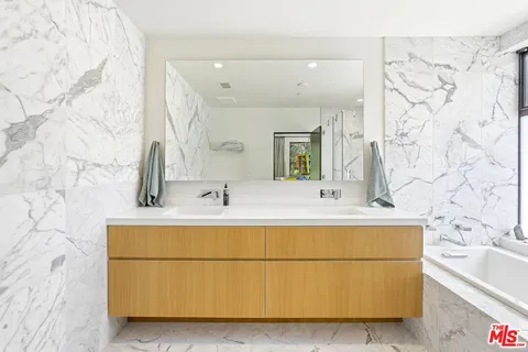 $5,395,000 | 28222 Via Acero, Malibu, CA 90265