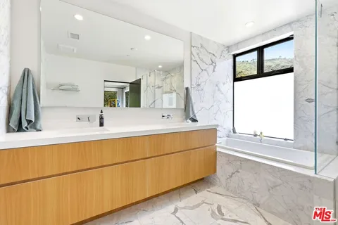 $5,395,000 | 28222 Via Acero, Malibu, CA 90265