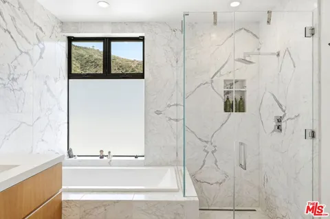 $5,395,000 | 28222 Via Acero, Malibu, CA 90265