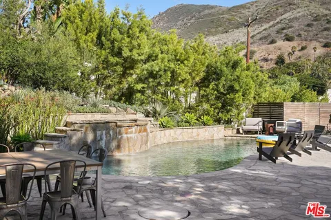 $5,395,000 | 28222 Via Acero, Malibu, CA 90265