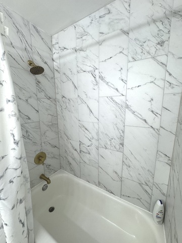 780 South Federal Street, Unit 606 Chicago, IL 60605 - Photo 9 of 11 a bathroom with a bathtub
