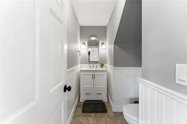 a view of house with garden and tall trees