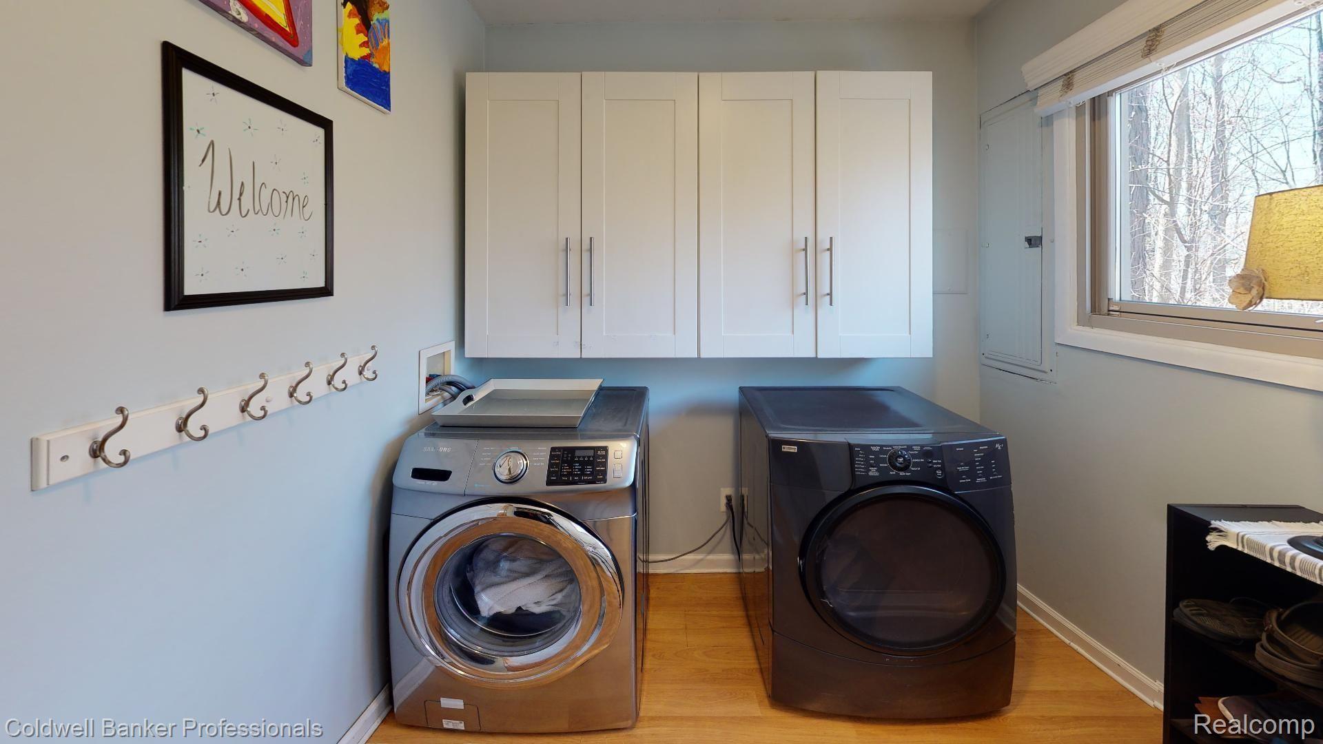 4411 Patrick Road West Bloomfield, MI 48322 - Photo 20 of 23 Laundry Area and Mud Room off of the Garage