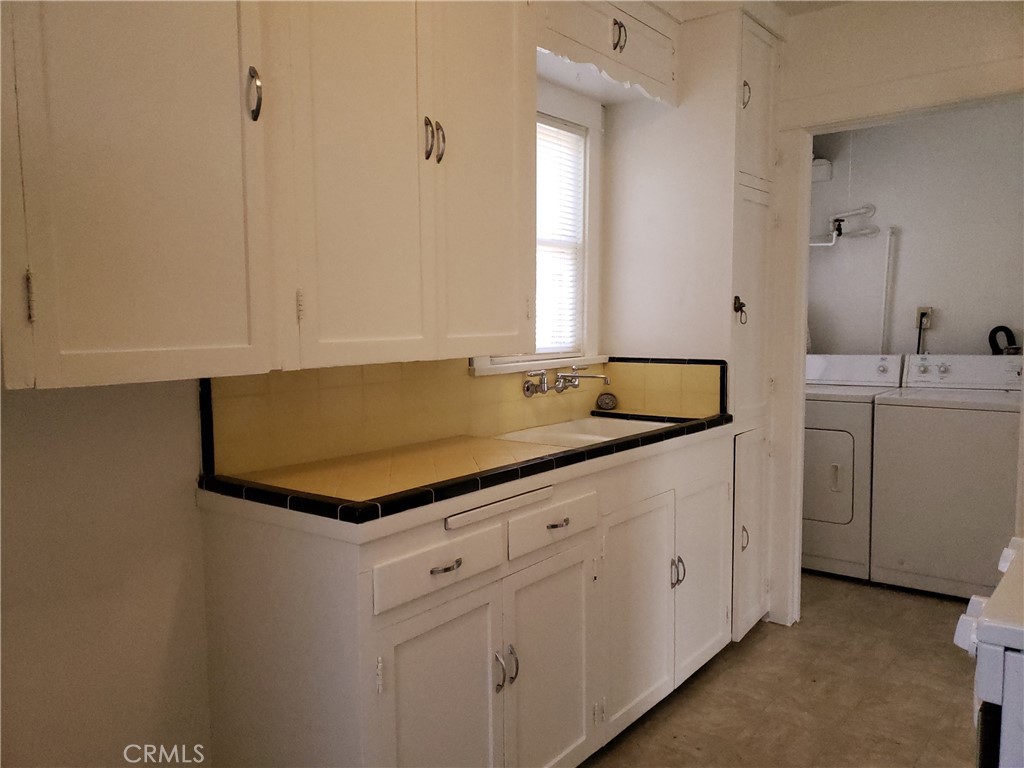 4256 11th Street Riverside, CA 92501 - Photo 6 of 11