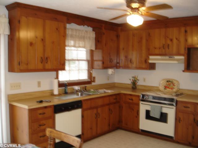 1425 Burning Tree Road Richmond, VA 23231 - Photo 3 of 10 Kitchen