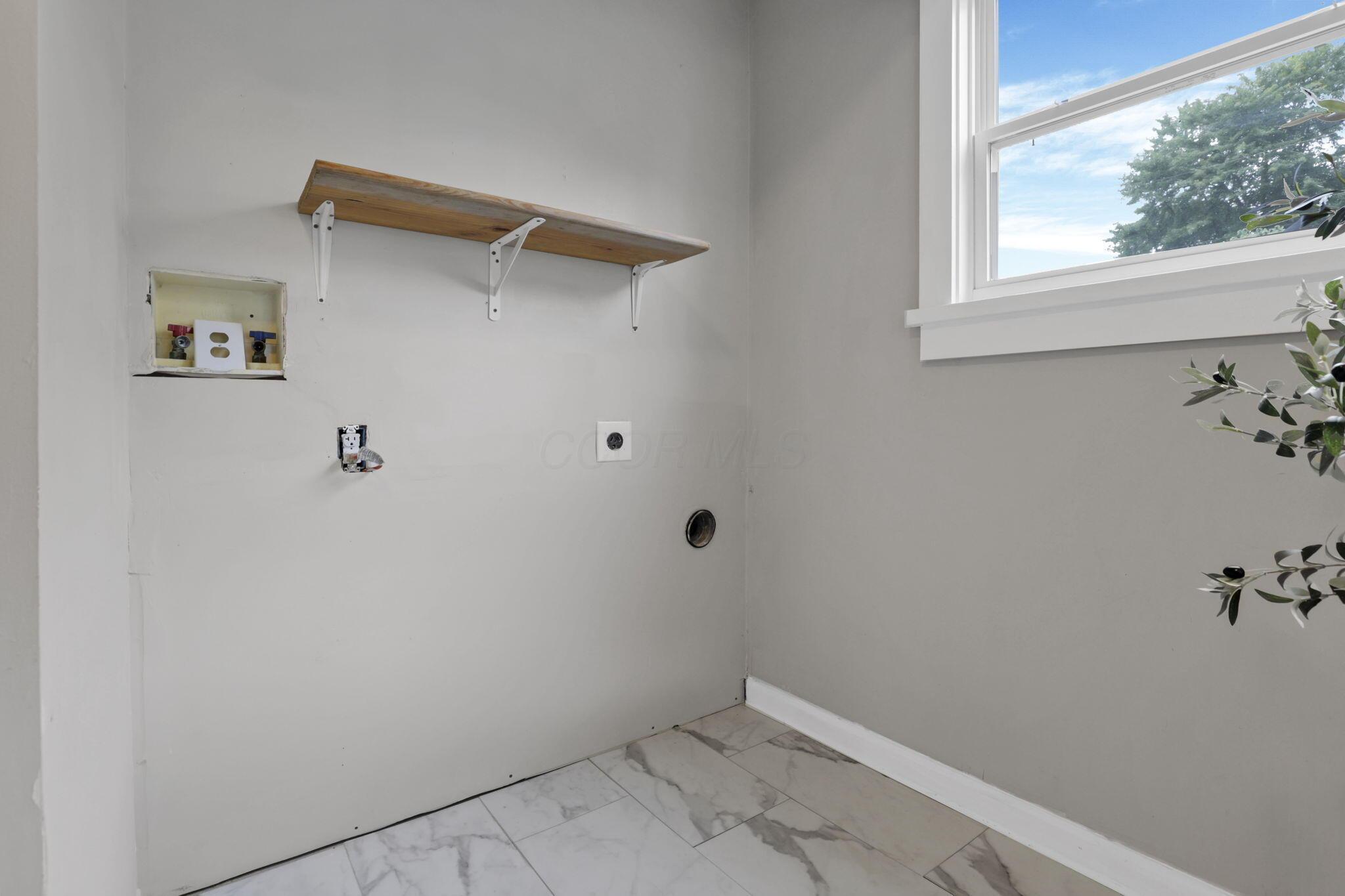3717 Eisenhower Road Columbus, OH 43224 - Photo 14 of 26 14-web-or-mls-0N4A3185