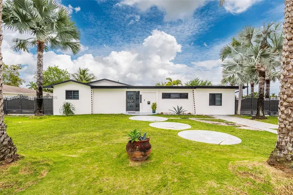 $4,700 | 11220 Southwest 181st Terrace, Unit 11220, Miami, FL 33157