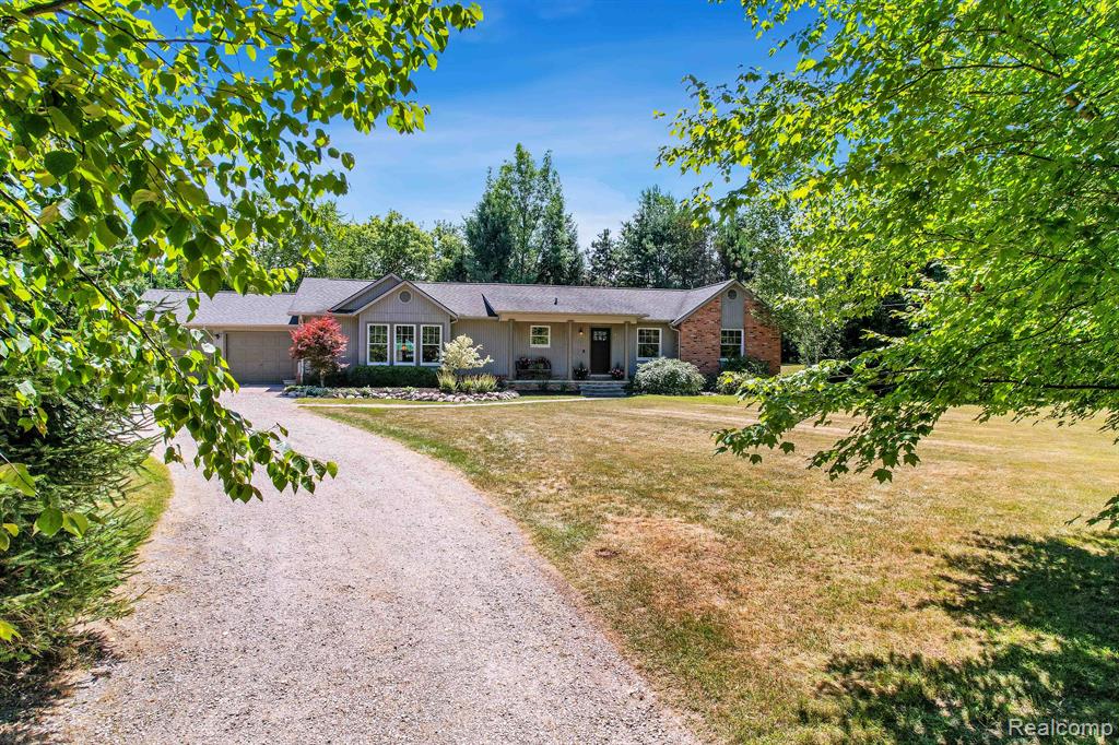 7944 Brophy Road Howell, MI 48855 - Photo 2 of 46