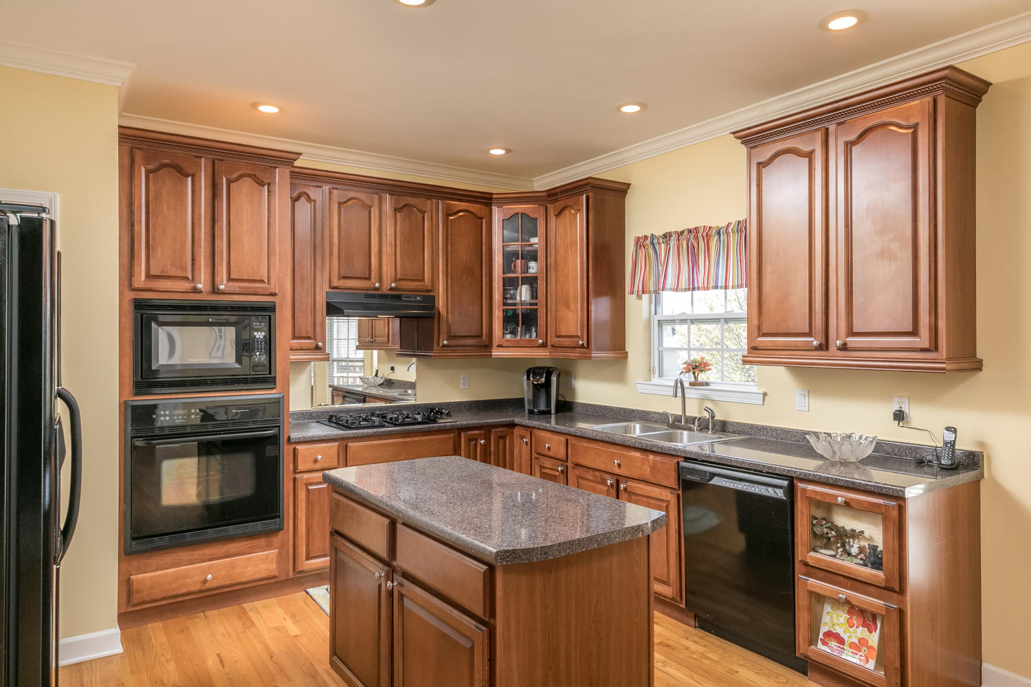 2481 Triangle Farm Road Chattanooga, TN 37421 - Photo 11 of 31 Kitchen with Island