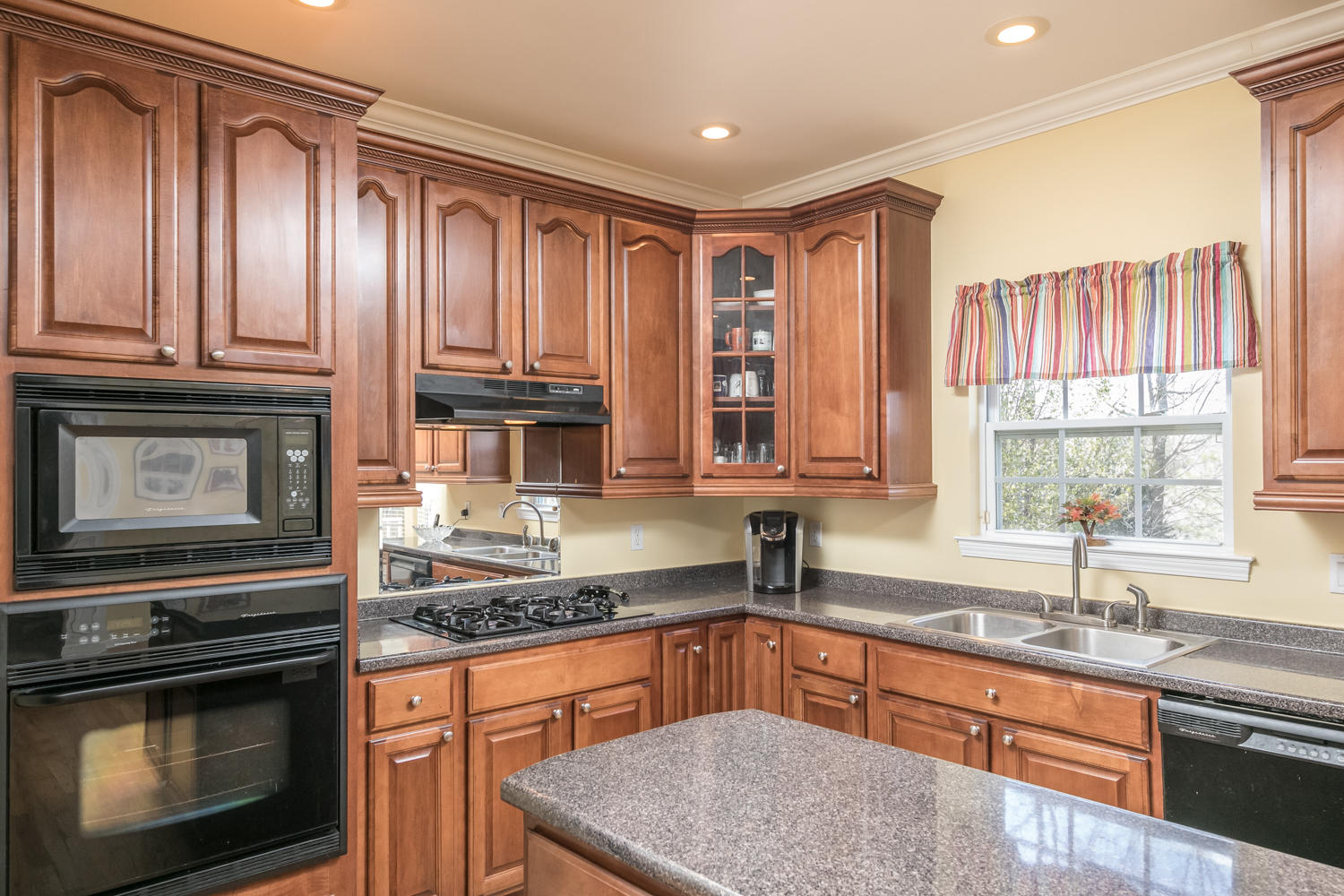 2481 Triangle Farm Road Chattanooga, TN 37421 - Photo 12 of 31 Kitchen - Cooking Appliances