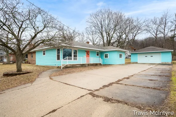 $260,000 | 607 North Washington Street, Lowell, MI 49331