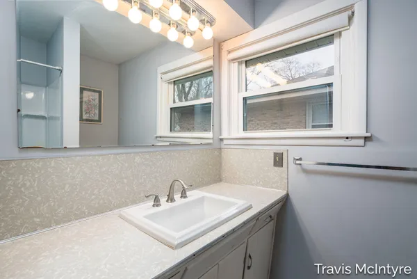 $260,000 | 607 North Washington Street, Lowell, MI 49331