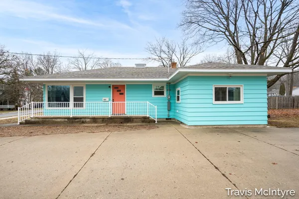 $260,000 | 607 North Washington Street, Lowell, MI 49331