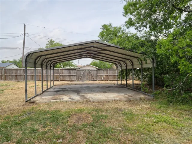 a view of a house with yard and a tree