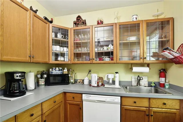 $1,100,000 | 1 Arnold Avenue, Newport, RI 02840