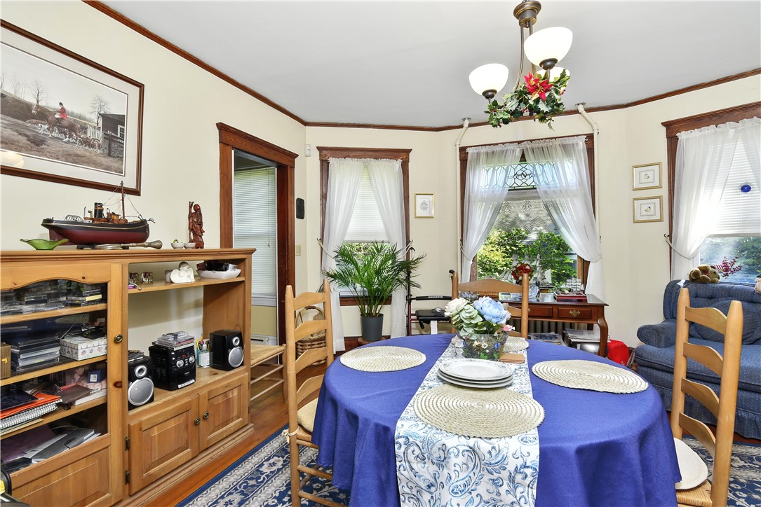1 Arnold Avenue Newport, RI 02840 - Photo 10 of 43 Large dining room.
