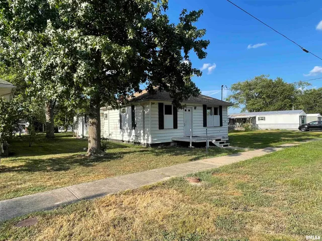 $17,500 | 502 East Matthew Street, Sesser, IL 62884
