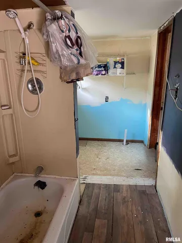 $17,500 | 502 East Matthew Street, Sesser, IL 62884