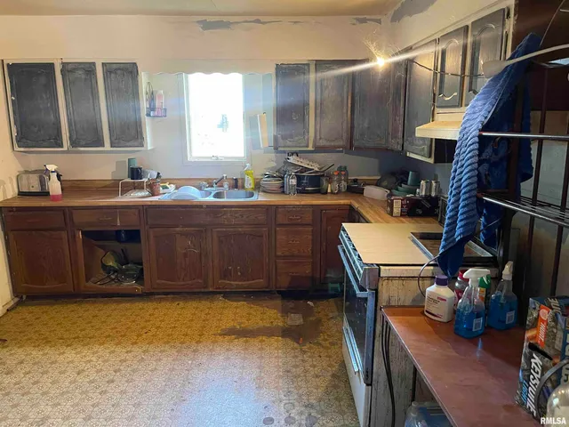 $17,500 | 502 East Matthew Street, Sesser, IL 62884