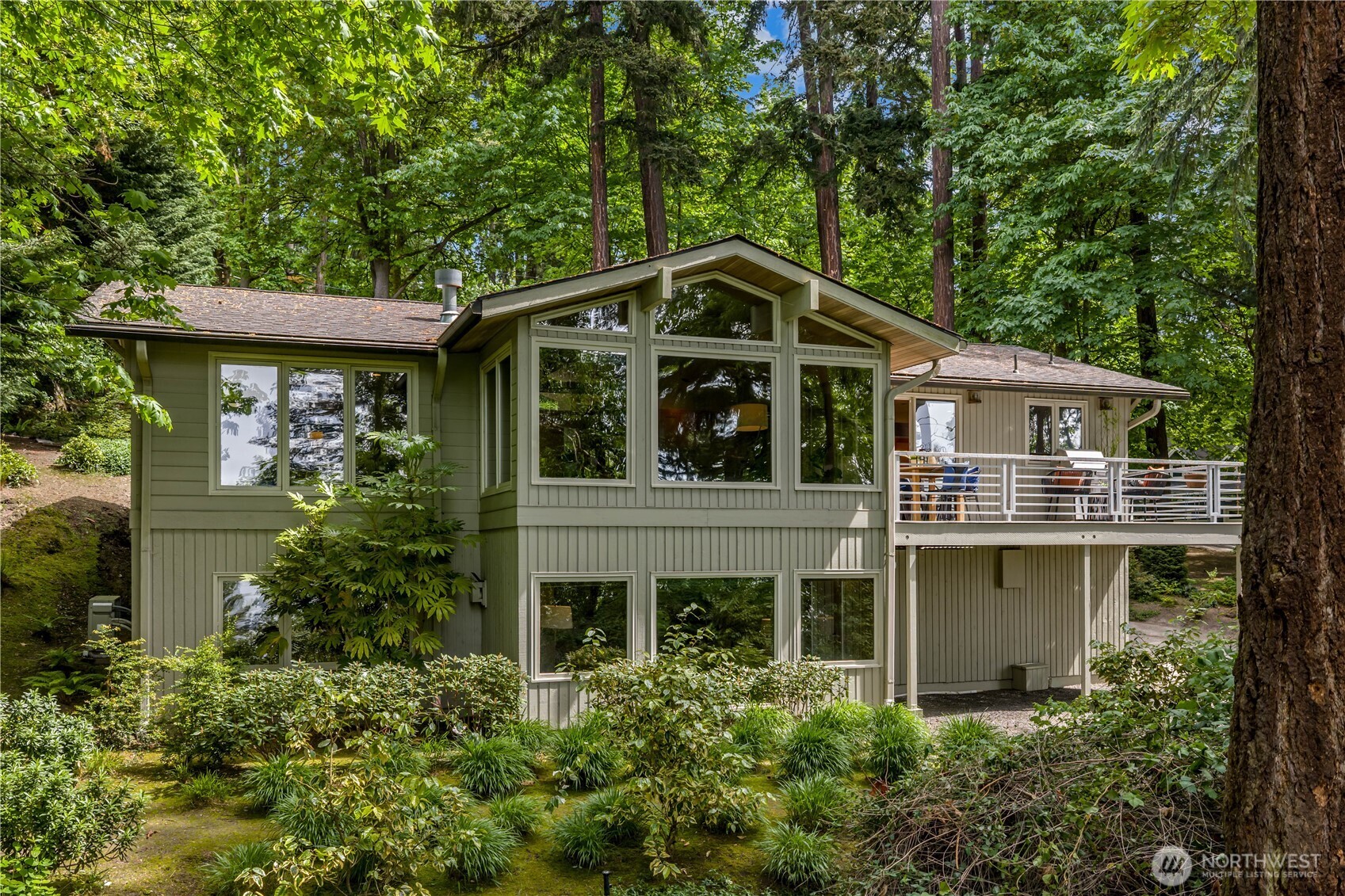3813 West Mercer Way Mercer Island, WA 98040 - Photo 1 of 31