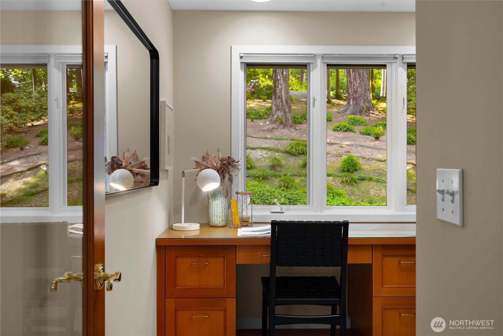 3813 West Mercer Way Mercer Island, WA 98040 - Photo 12 of 31
