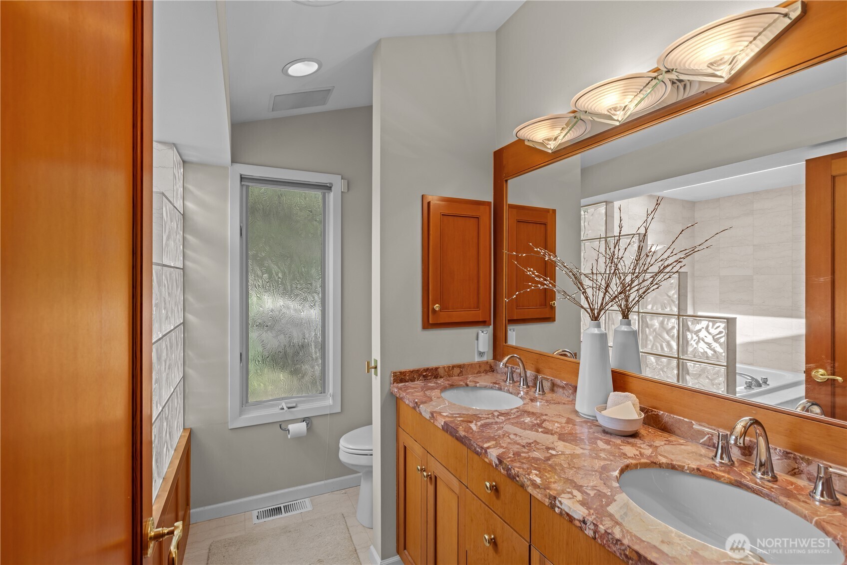 3813 West Mercer Way Mercer Island, WA 98040 - Photo 23 of 31