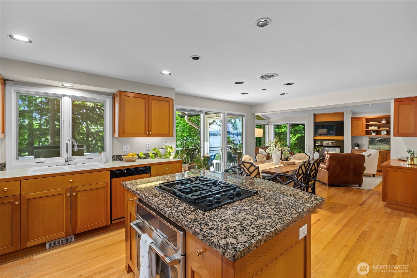 3813 West Mercer Way Mercer Island, WA 98040 - Photo 3 of 31