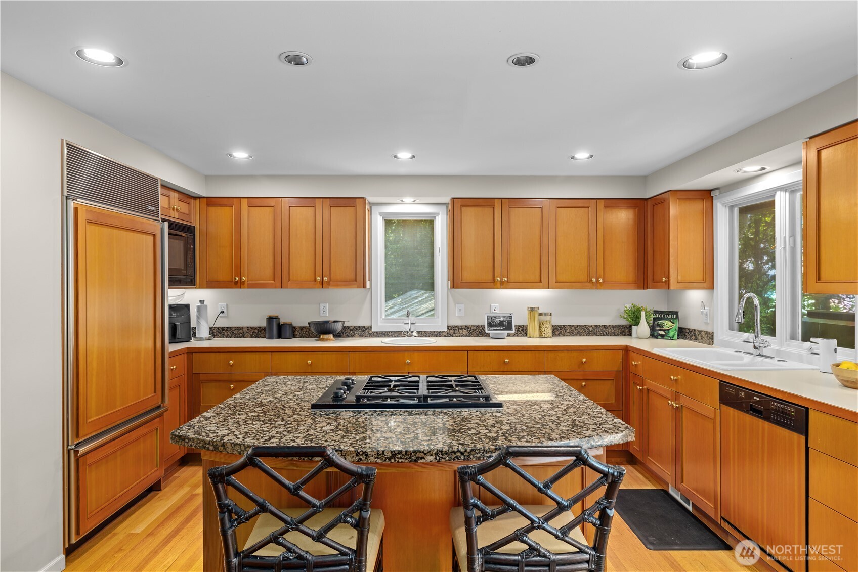 3813 West Mercer Way Mercer Island, WA 98040 - Photo 4 of 31