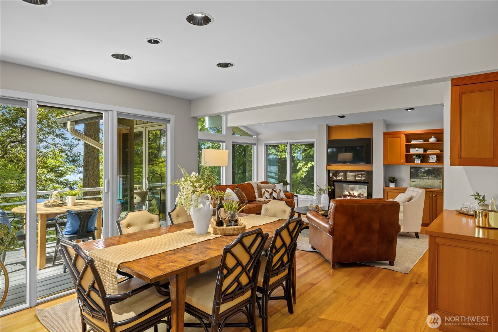 3813 West Mercer Way Mercer Island, WA 98040 - Photo 6 of 31