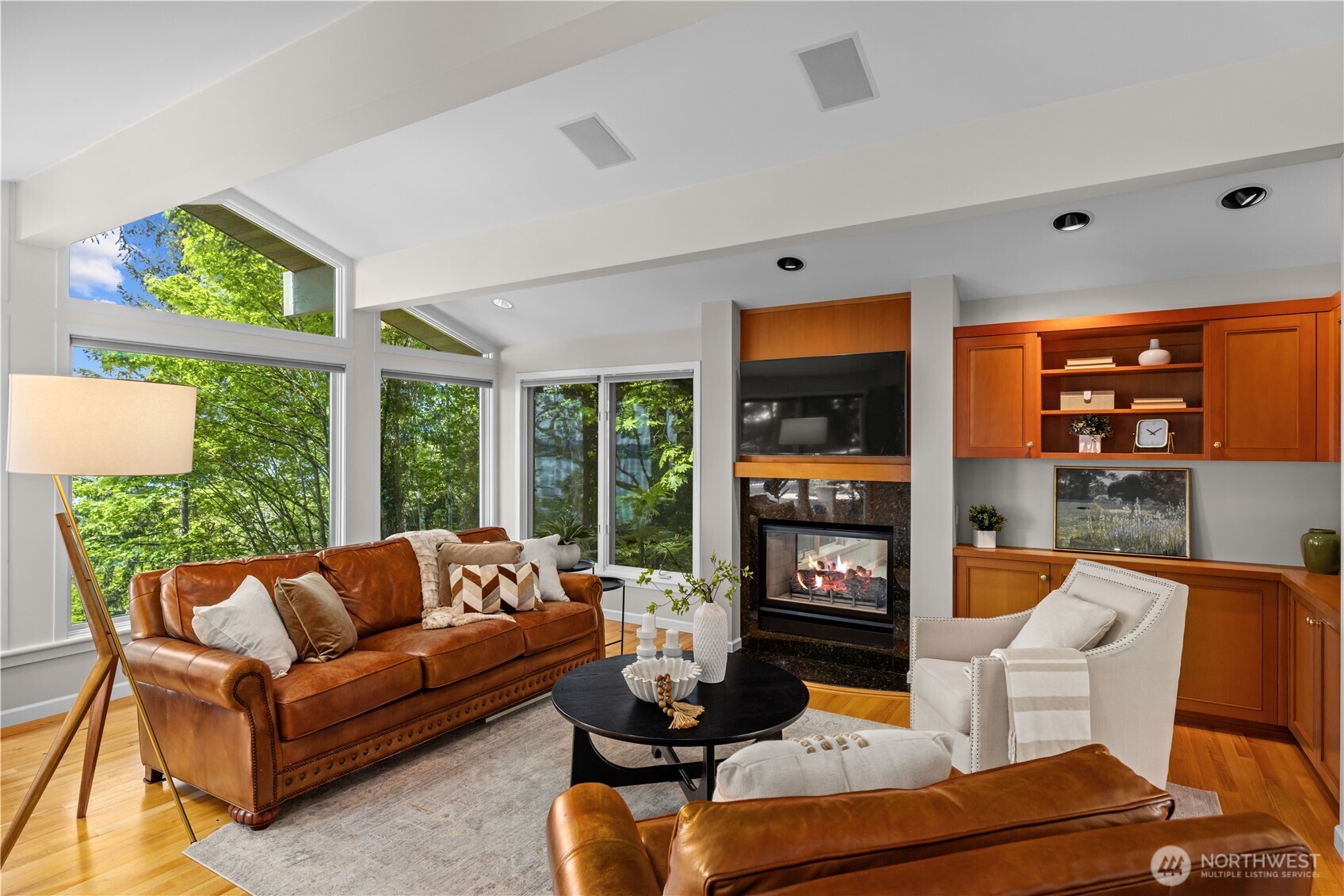3813 West Mercer Way Mercer Island, WA 98040 - Photo 8 of 31