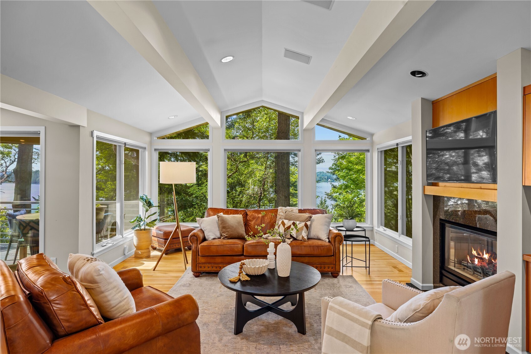 3813 West Mercer Way Mercer Island, WA 98040 - Photo 9 of 31
