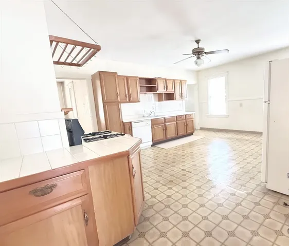 $2,250 | 33 Cook Street, Unit 2, Newton, MA 02458