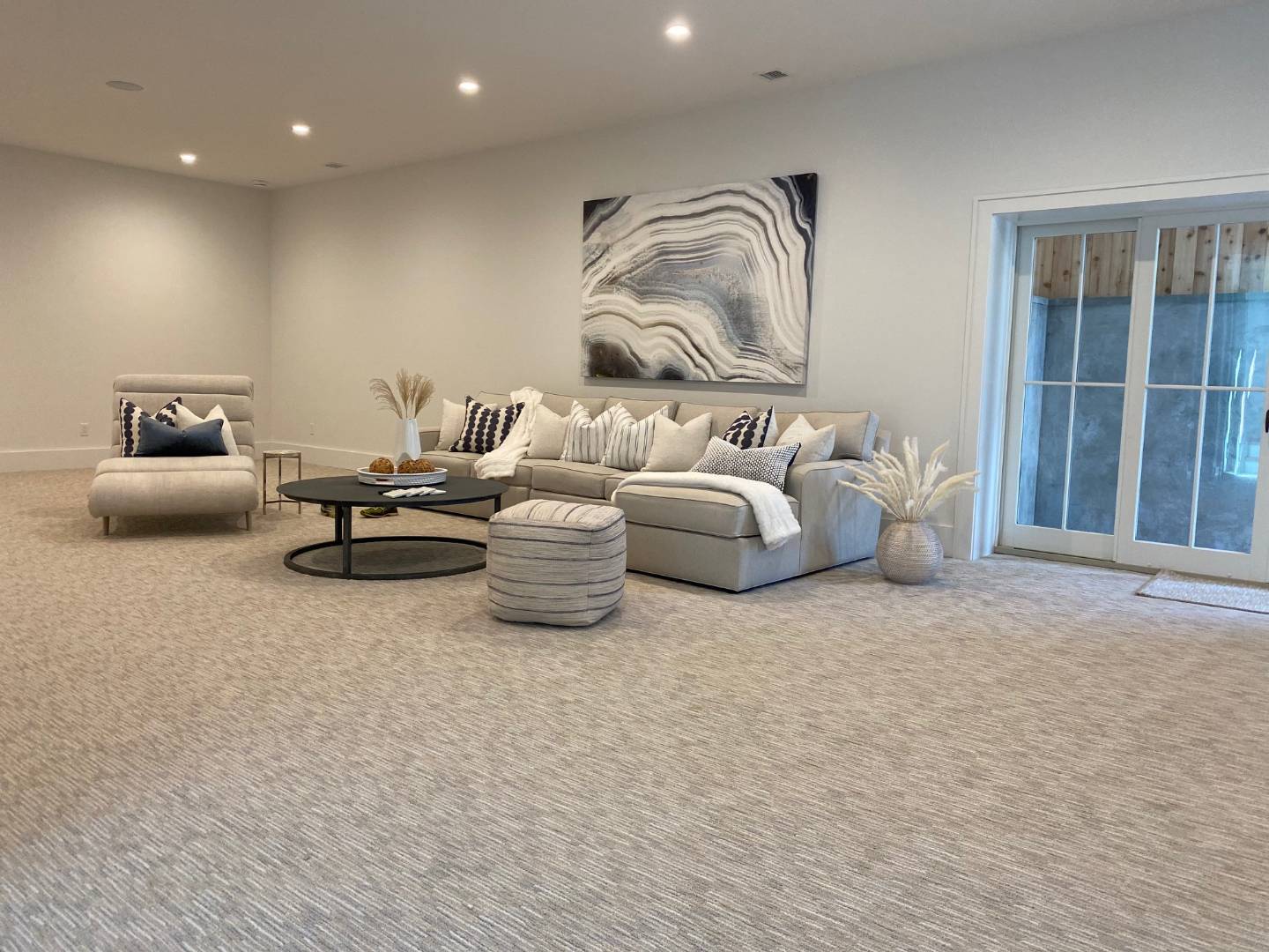 8 Greenway Drive East Hampton, NY 11937 - Photo 27 of 38 a living room with furniture