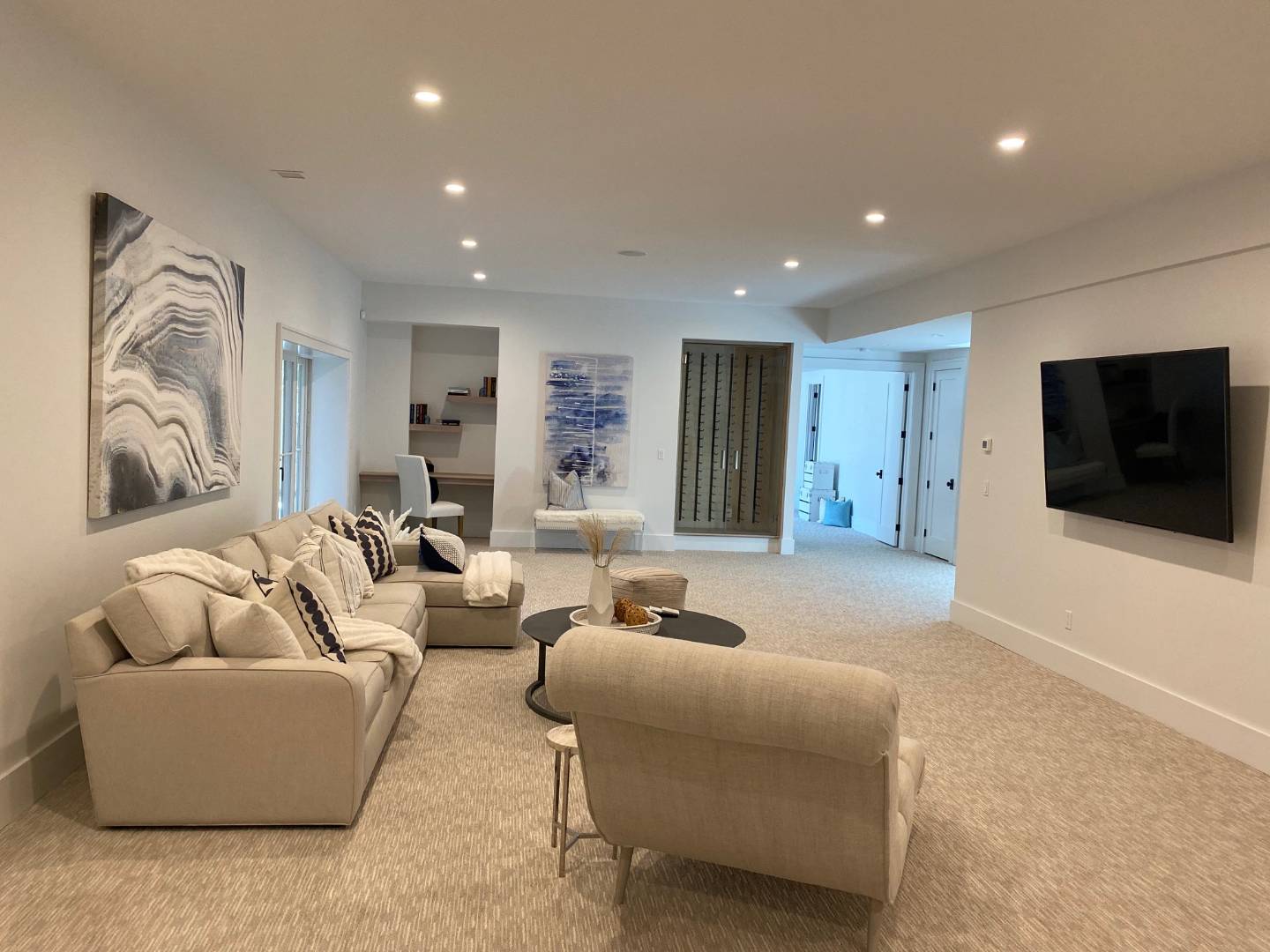 8 Greenway Drive East Hampton, NY 11937 - Photo 28 of 38 a living room with furniture and a flat screen tv