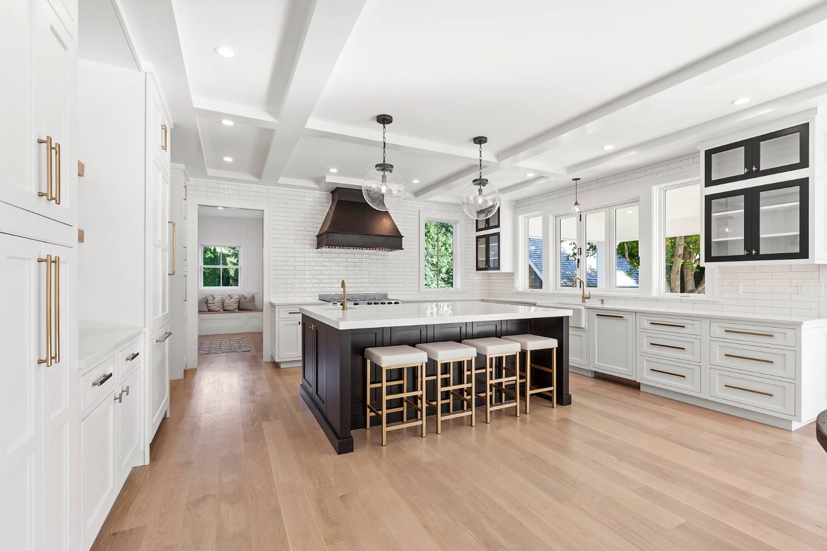8 Greenway Drive East Hampton, NY 11937 - Photo 4 of 38 a large bathroom with a large mirror and sink