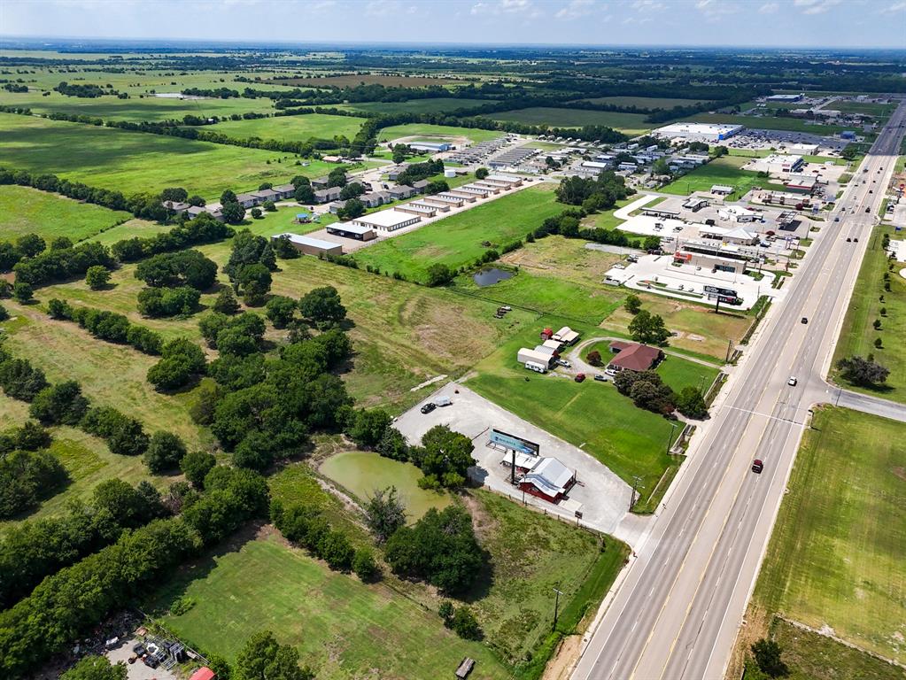 1709 State Highway 121 Bonham, TX 75418 - Photo 4 of 12