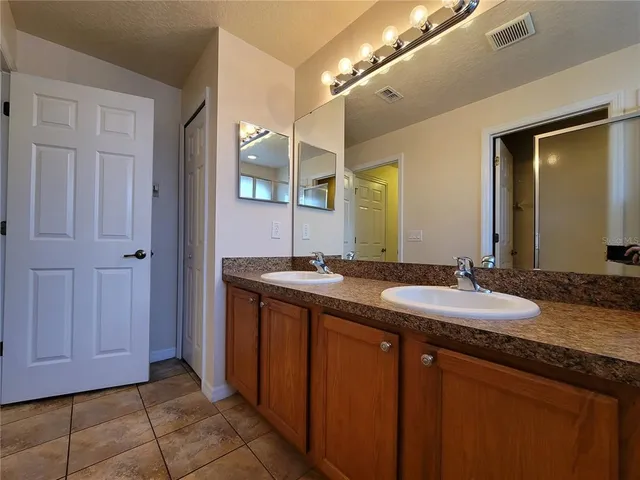 $299,999 | 1914 Commander Way, Kissimmee, FL 34746