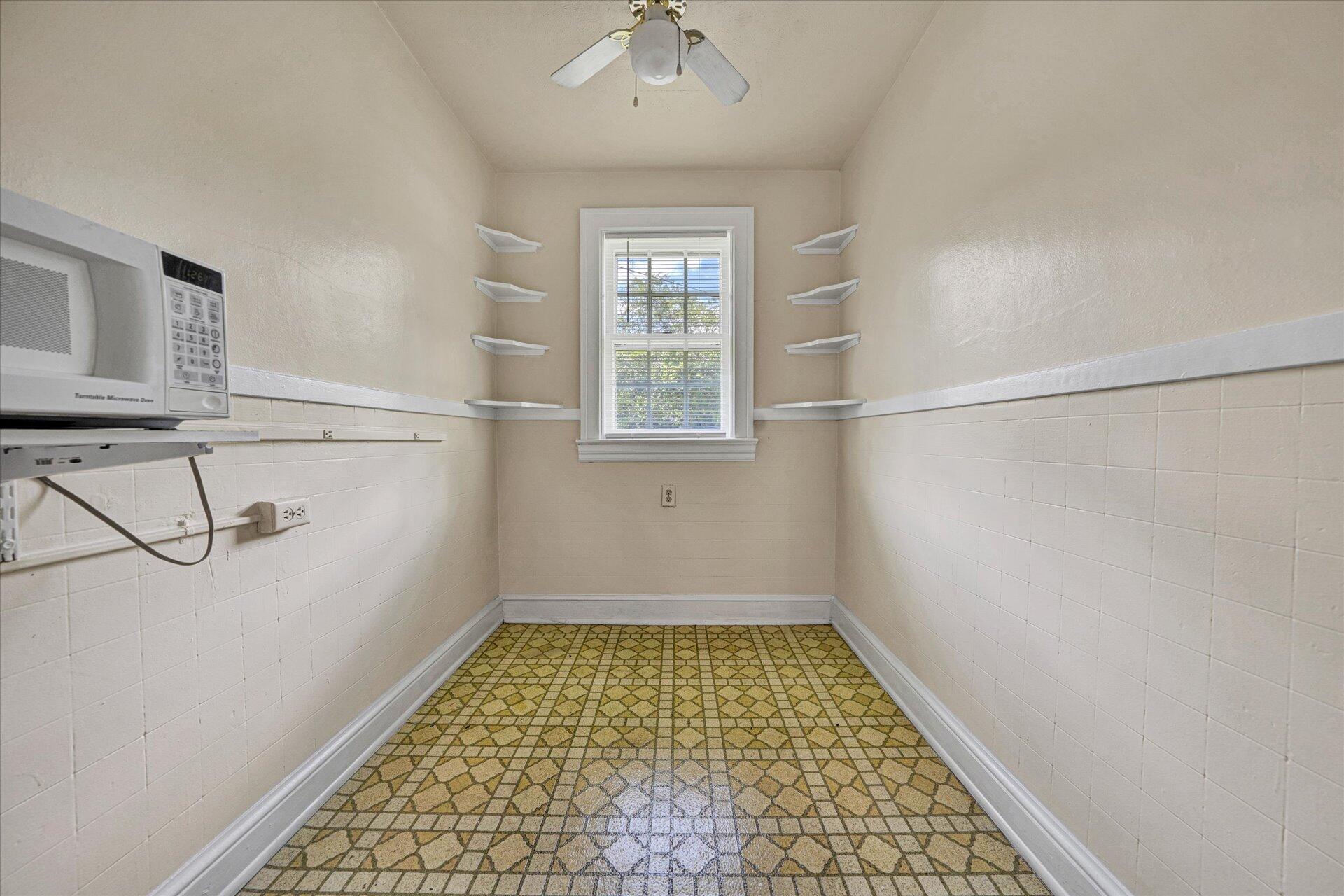 1927 Sheffield Road Southwest, Unit 1929 Roanoke, VA 24015 - Photo 10 of 40 09-DSC00016