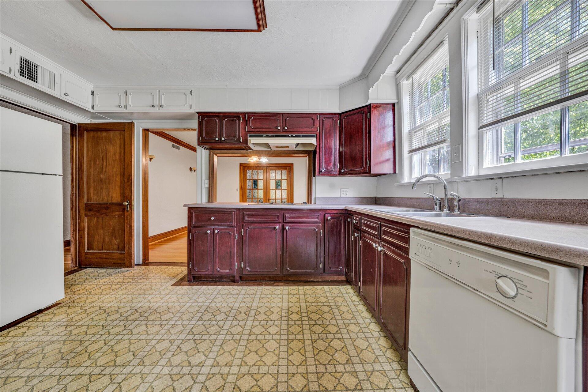 1927 Sheffield Road Southwest, Unit 1929 Roanoke, VA 24015 - Photo 11 of 40 10-DSC00019