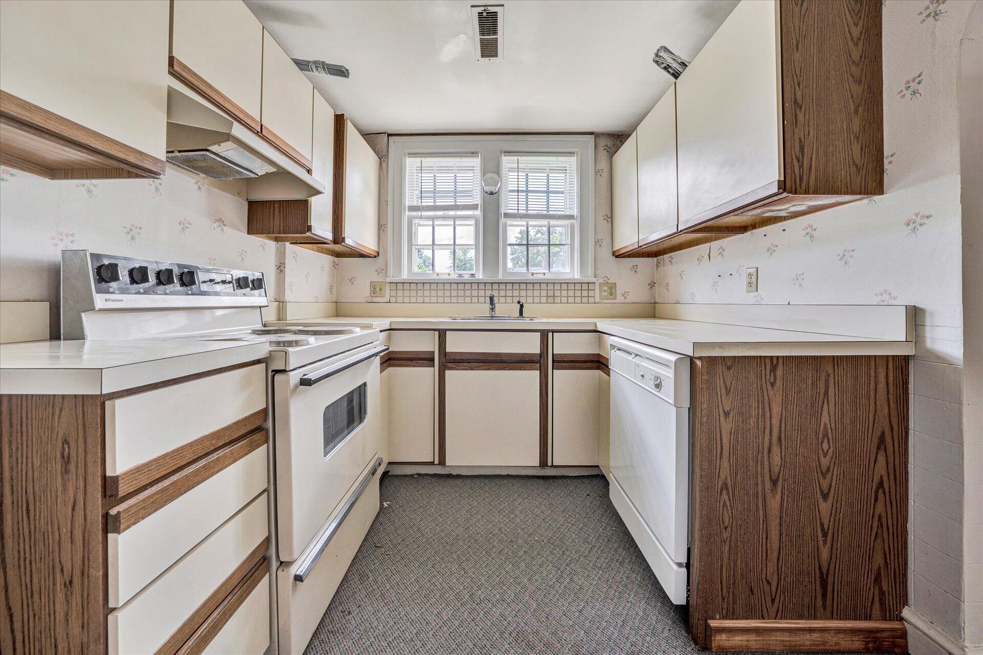 1927 Sheffield Road Southwest, Unit 1929 Roanoke, VA 24015 - Photo 27 of 40 25-DSC00088
