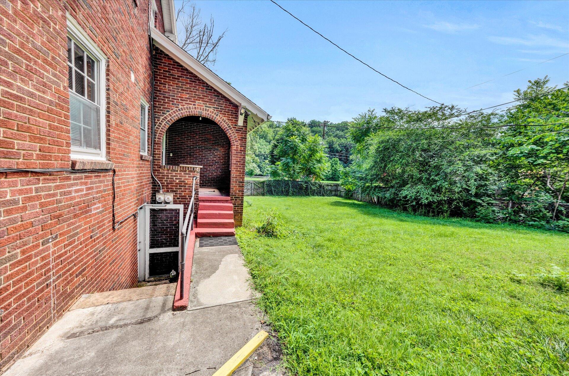 1927 Sheffield Road Southwest, Unit 1929 Roanoke, VA 24015 - Photo 38 of 40 35-DSC00100