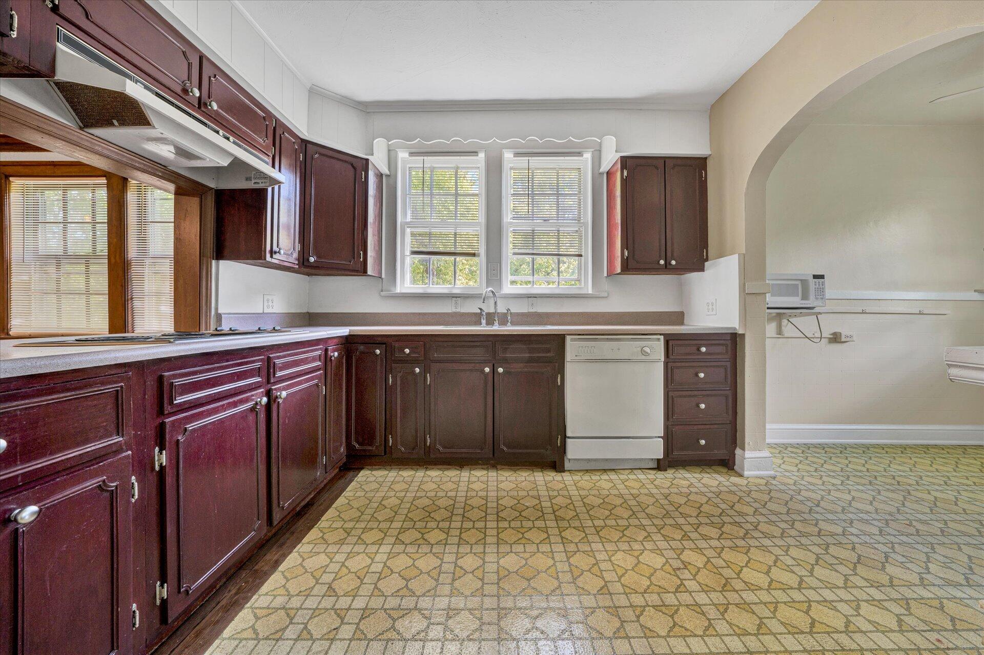 1927 Sheffield Road Southwest, Unit 1929 Roanoke, VA 24015 - Photo 9 of 40 08-DSC00013