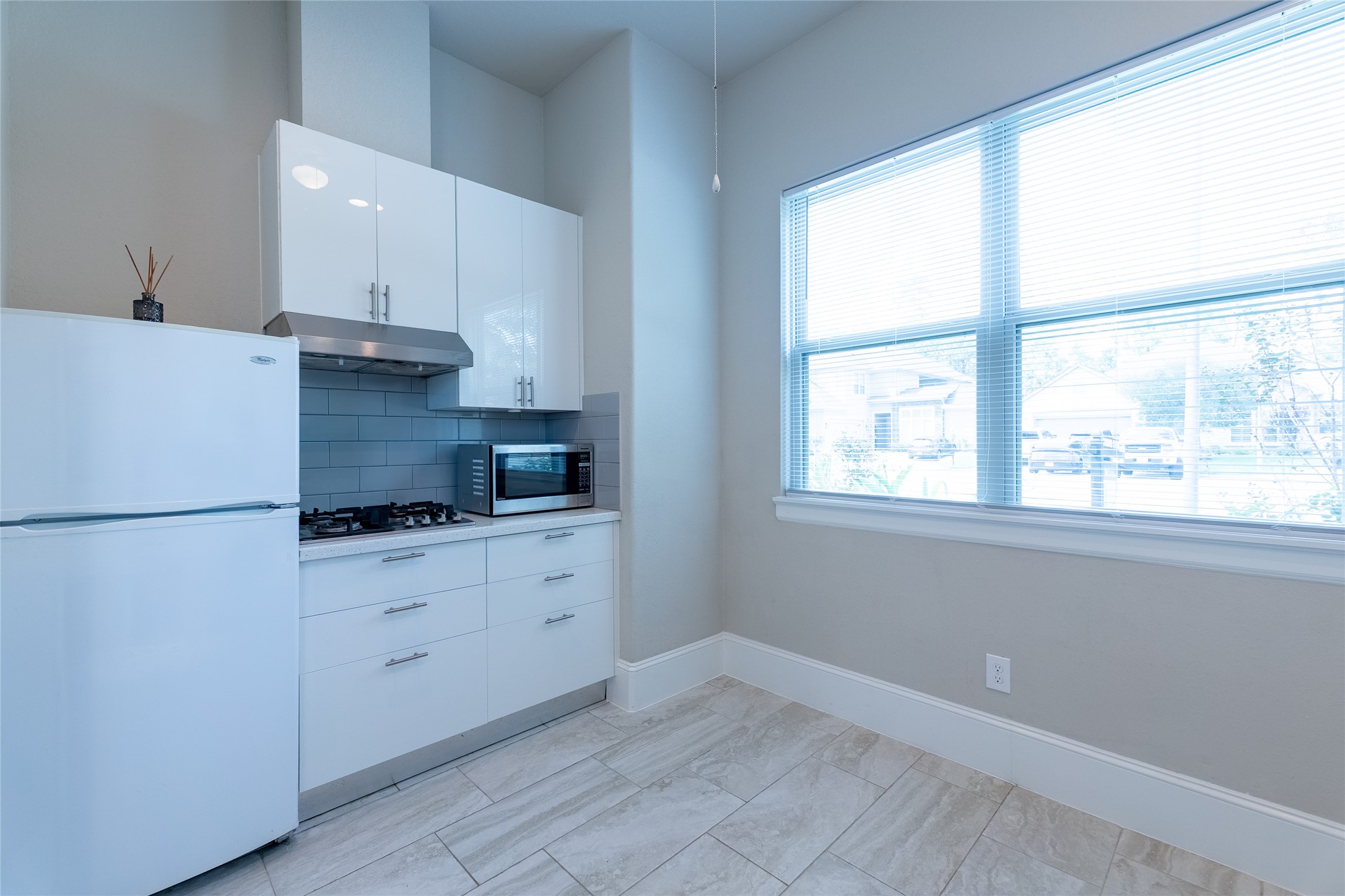 25718 Muirfield Bend Court Spring, TX 77389 - Photo 7 of 50 a kitchen with granite countertop white cabinets and white appliances
