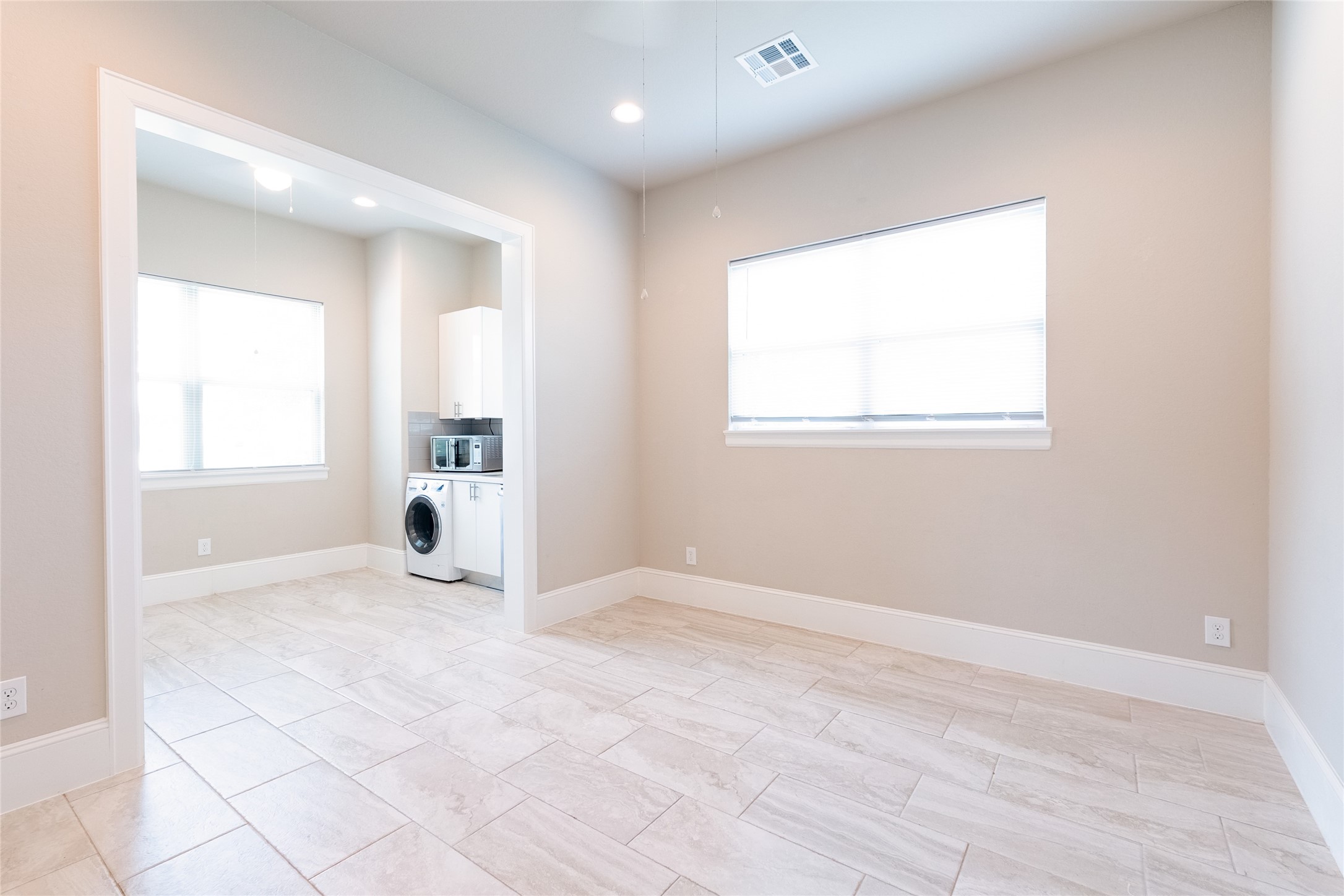 25718 Muirfield Bend Court Spring, TX 77389 - Photo 10 of 50 Casita Living room
