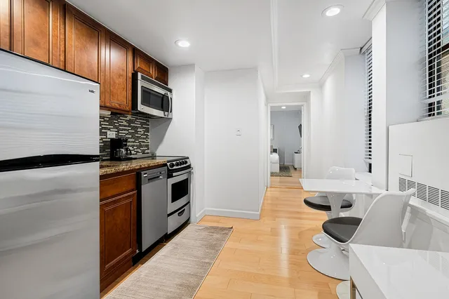 $545,000 | 150 West 51st Street, Unit 1628 | Theater District