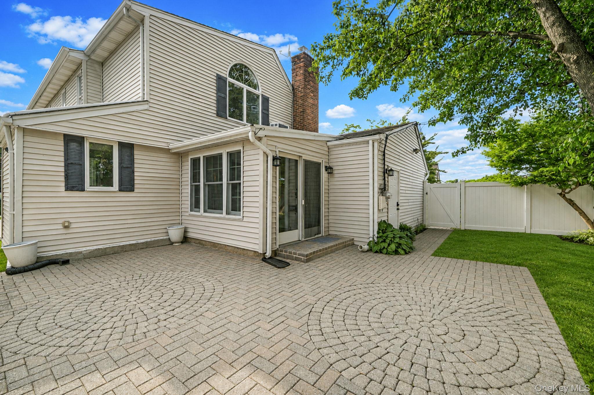 3438 Ella Road Wantagh, NY 11793 - Photo 17 of 20